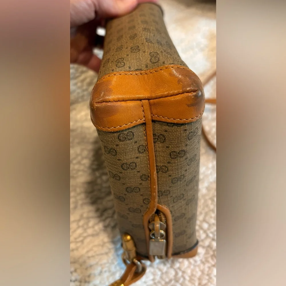 Authentic Vintage Gucci Crossbody Bag with Gold Accents - Picture 6 of 14